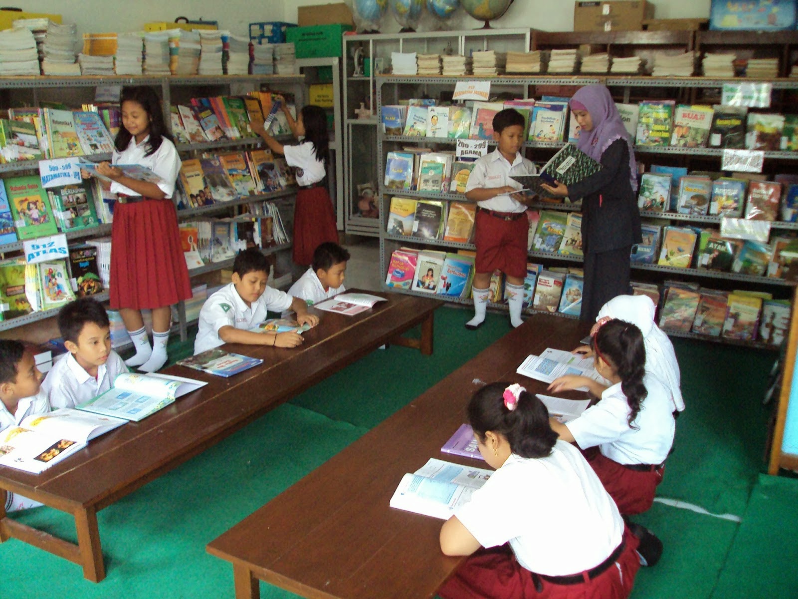 Detail Perpustakaan Sekolah Kartun Nomer 28