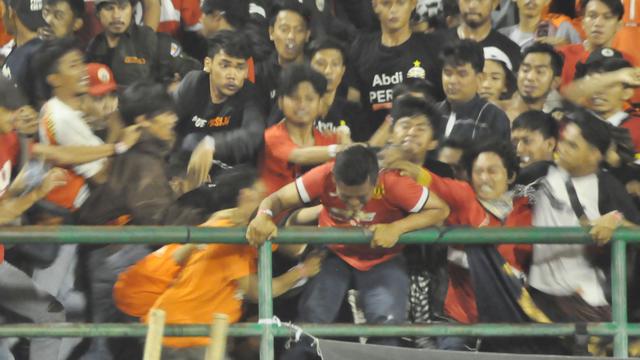 Persija Vs Persib Tawuran - KibrisPDR