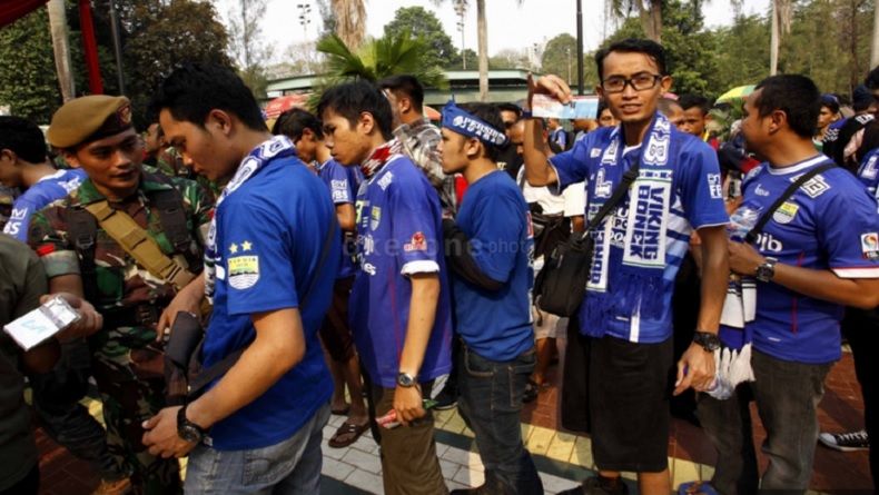 Detail Persija Vs Persib Tawuran Nomer 9