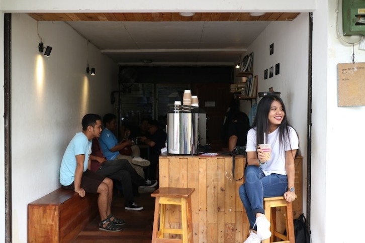 Detail Desain Warung Kopi Rumahan Nomer 34