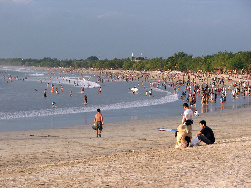 Detail Mandi Di Pantai Kuta Bali Nomer 4