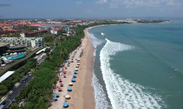 Detail Mandi Di Pantai Kuta Bali Nomer 42