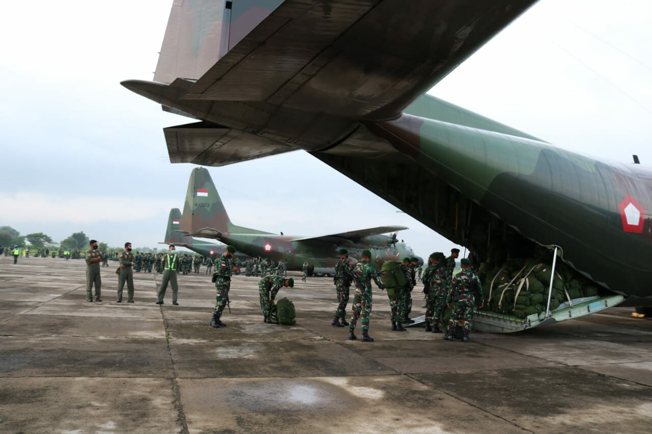 Detail Pesawat Tni Au Png Nomer 4