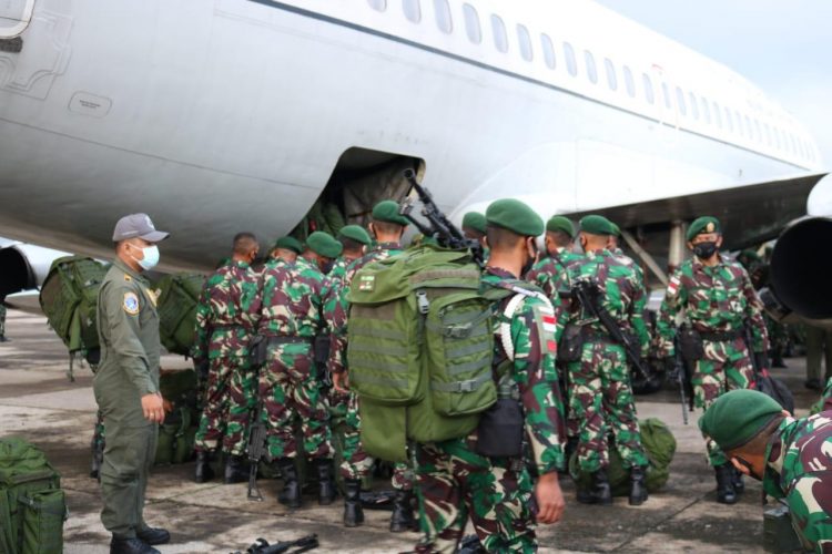 Detail Pesawat Tni Au Png Nomer 27