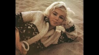 Detail Marilyn Monroe Beach Sweater Photo Nomer 32