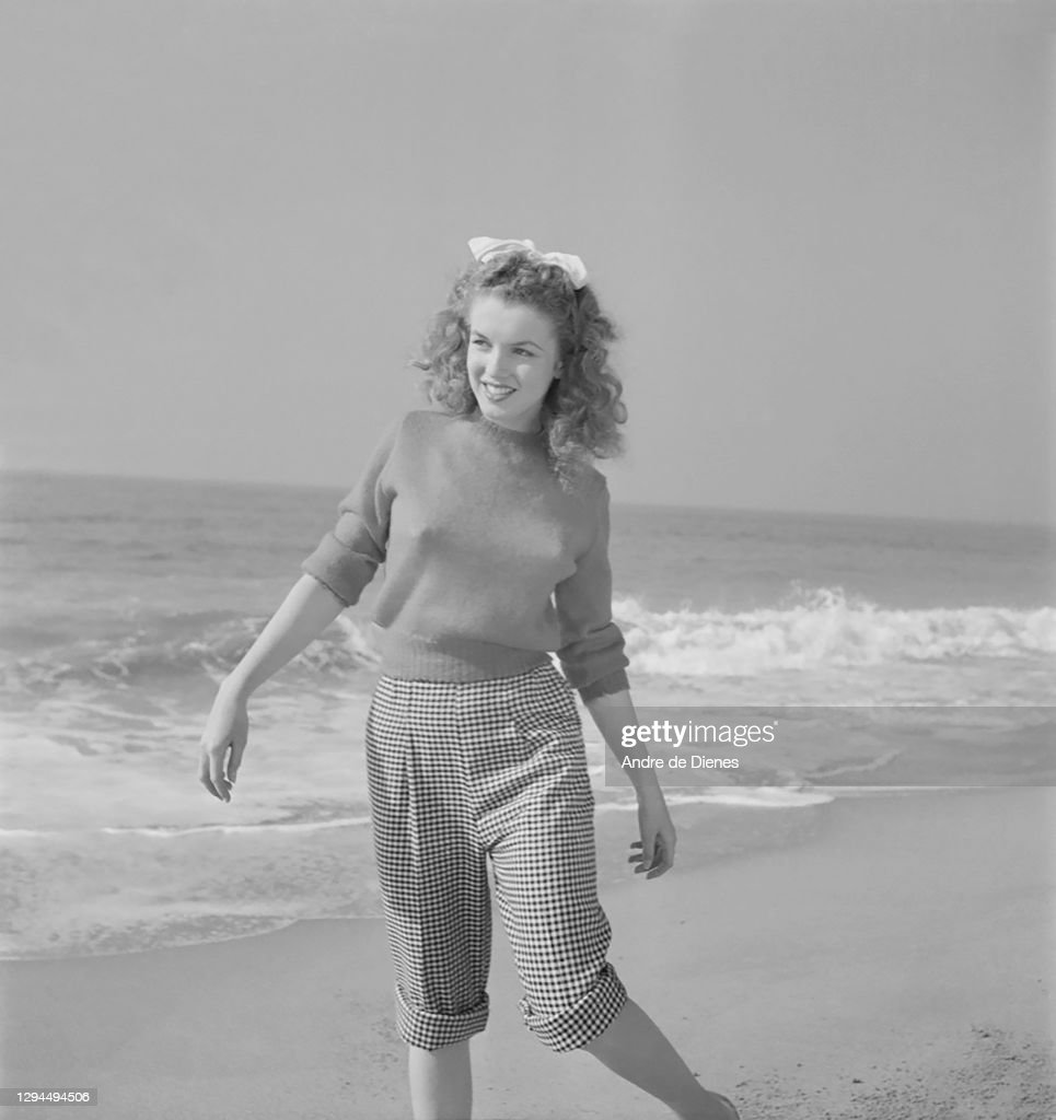 Detail Marilyn Monroe Beach Sweater Photo Nomer 33