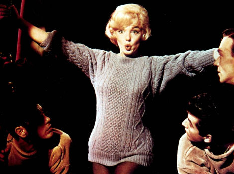 Detail Marilyn Monroe Beach Sweater Photo Nomer 37