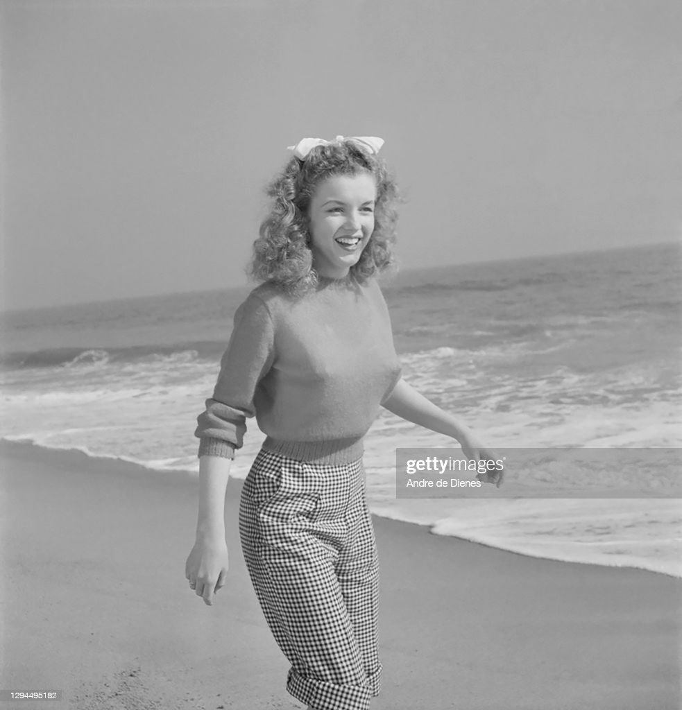 Detail Marilyn Monroe Beach Sweater Photo Nomer 48