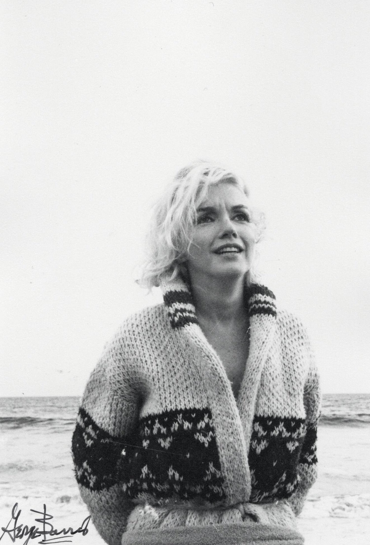 Detail Marilyn Monroe Beach Sweater Photo Nomer 9