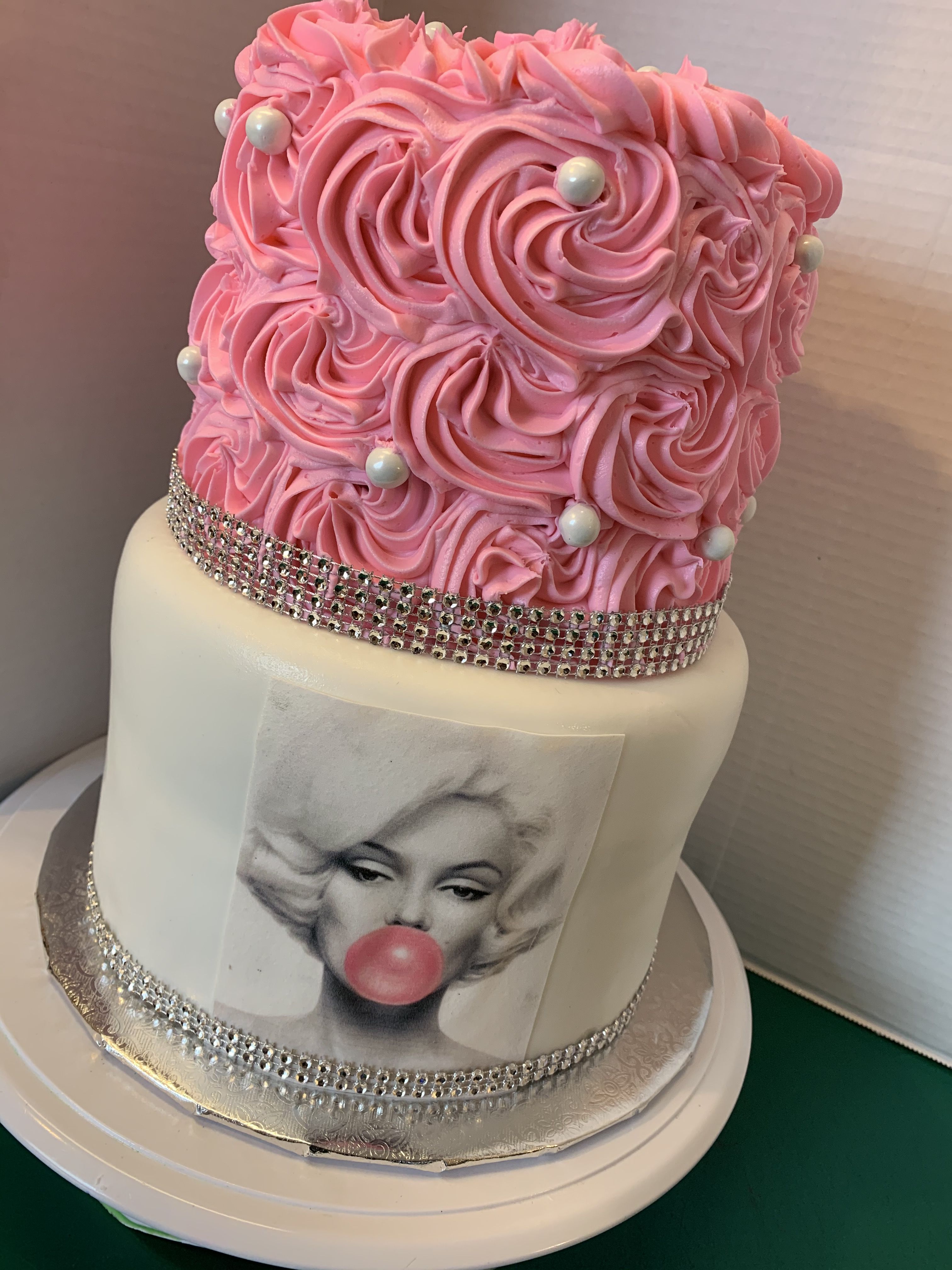 Detail Marilyn Monroe Birthday Cake Photo Nomer 2