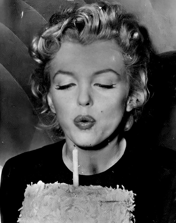 Detail Marilyn Monroe Birthday Cake Photo Nomer 43