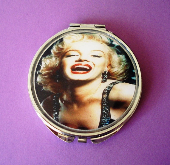 Detail Marilyn Monroe Compact Mirror Nomer 3