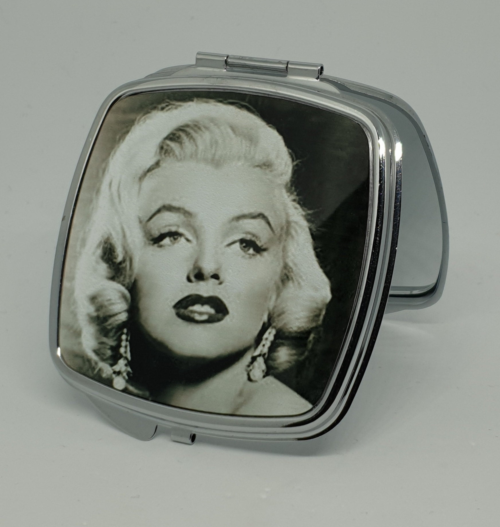 Detail Marilyn Monroe Compact Mirror Nomer 8