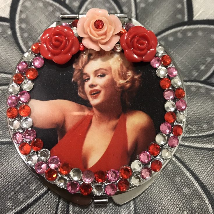 Detail Marilyn Monroe Compact Mirror Nomer 11