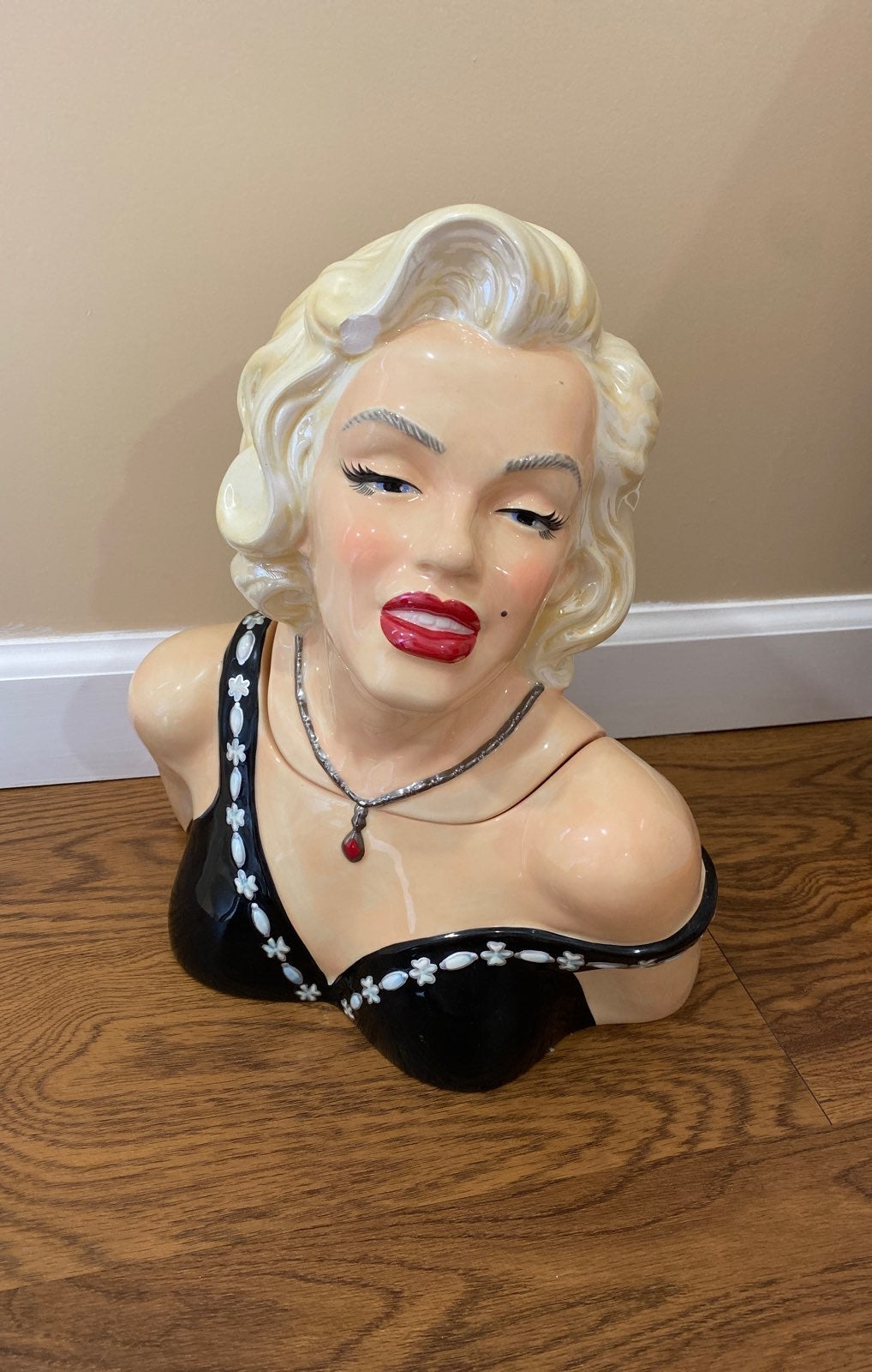 Detail Marilyn Monroe Cookie Jar Nomer 29
