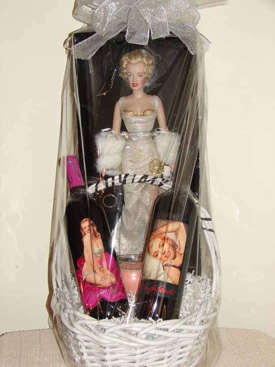 Detail Marilyn Monroe Gift Basket Nomer 25