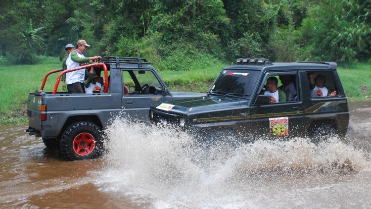 Detail Petualangan Mobil Jeep Nomer 18