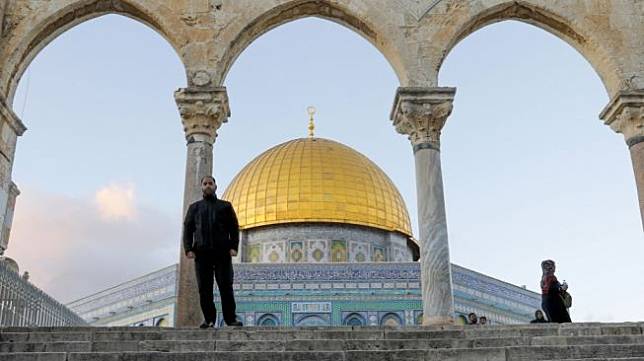 Detail Masjid Kubah Emas Palestina Nomer 50