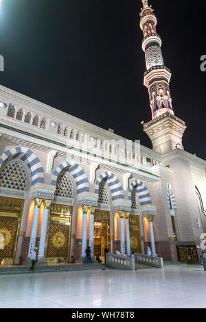 Detail Masjid Nabawi Malam Hari Nomer 36