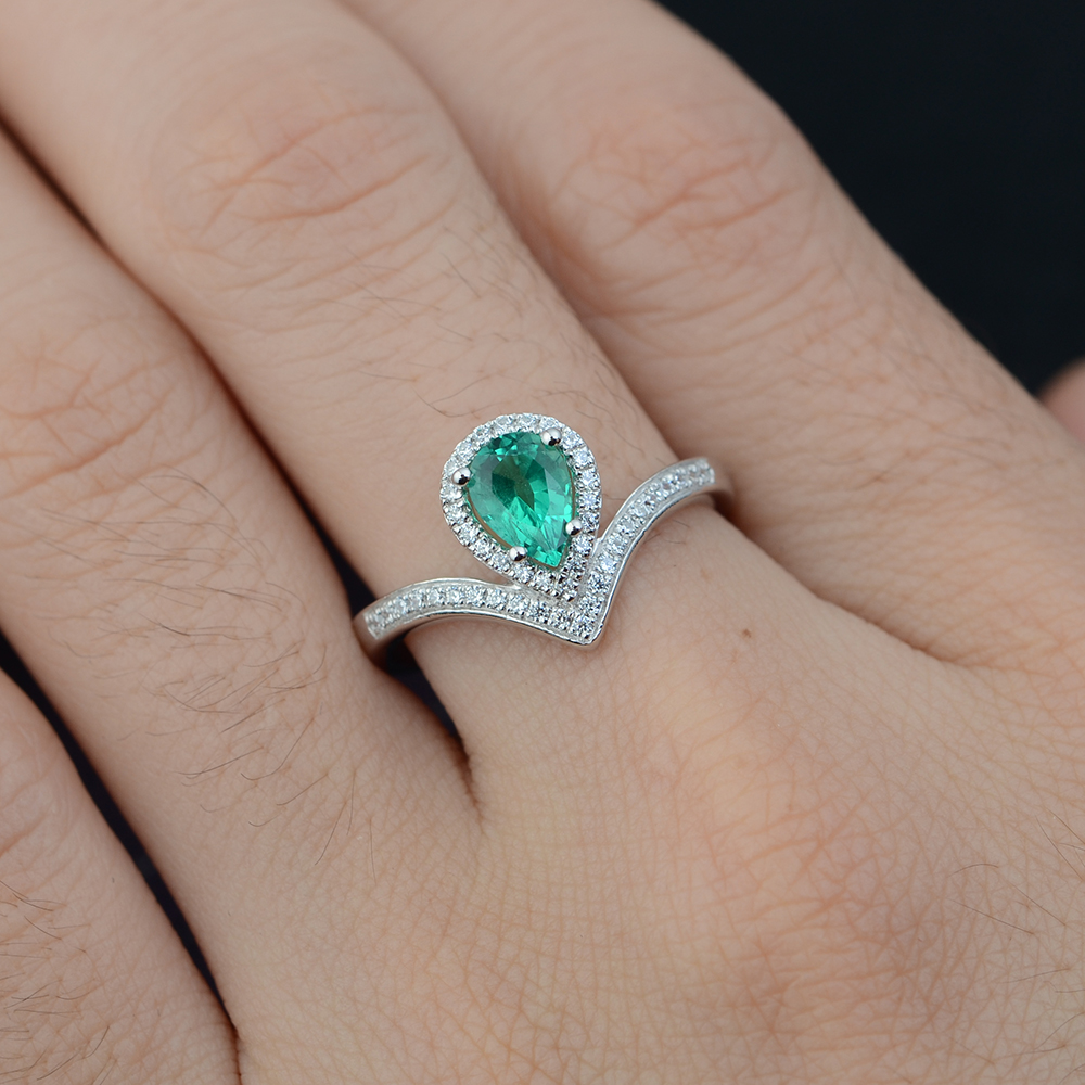 Detail Mata Hijau Emerald Nomer 45