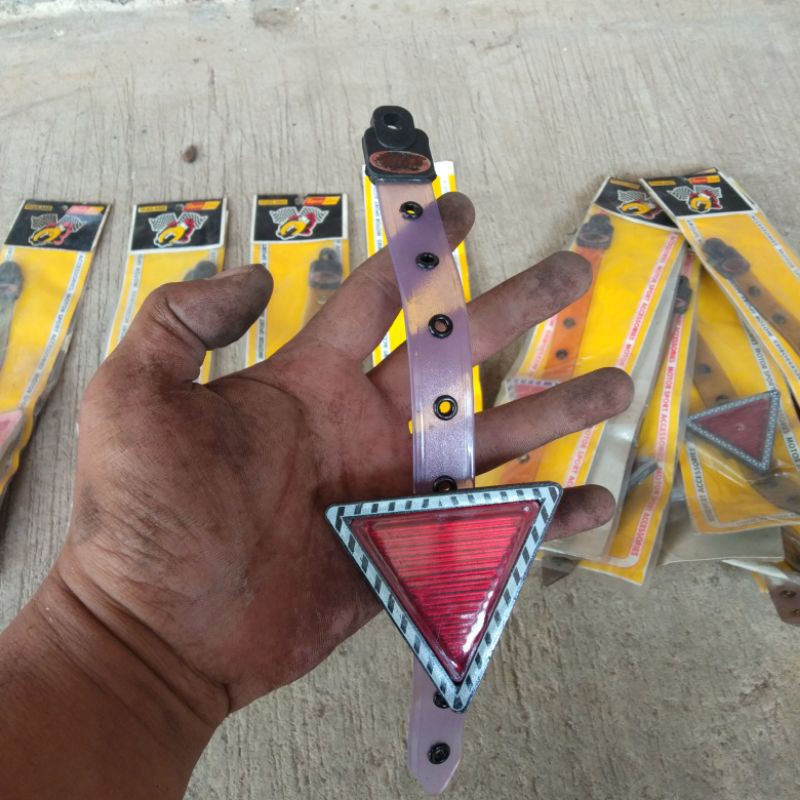 Detail Mata Kucing Segitiga Nomer 9