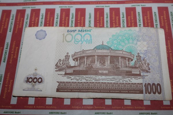 Detail Mata Uang Rusia 1000 Nomer 4