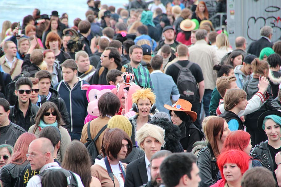 Detail Photos Of Crowds Of People Nomer 19