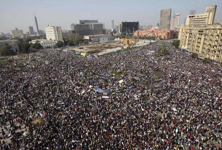 Detail Photos Of Crowds Of People Nomer 31