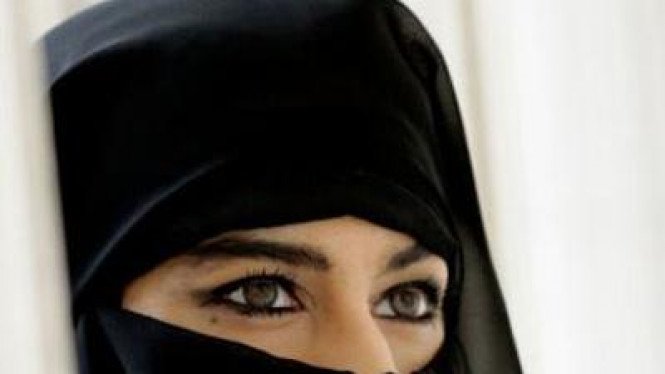 Detail Mata Wanita Arab Nomer 11
