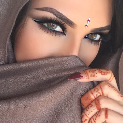 Detail Mata Wanita Arab Nomer 18