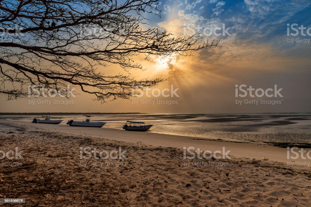 Detail Matahari Terbenam Gambar Pemandangan Pantai Nomer 31