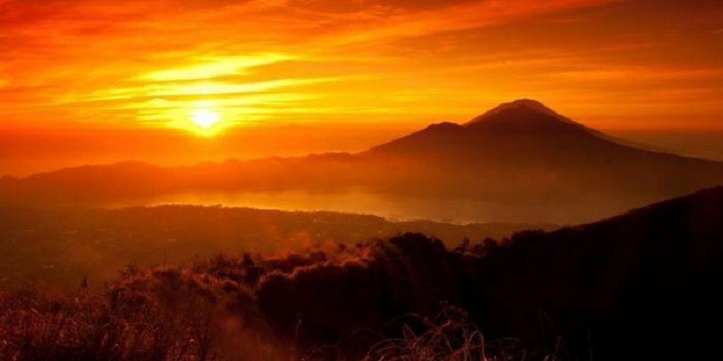 Detail Matahari Terbit Di Timur Nomer 24