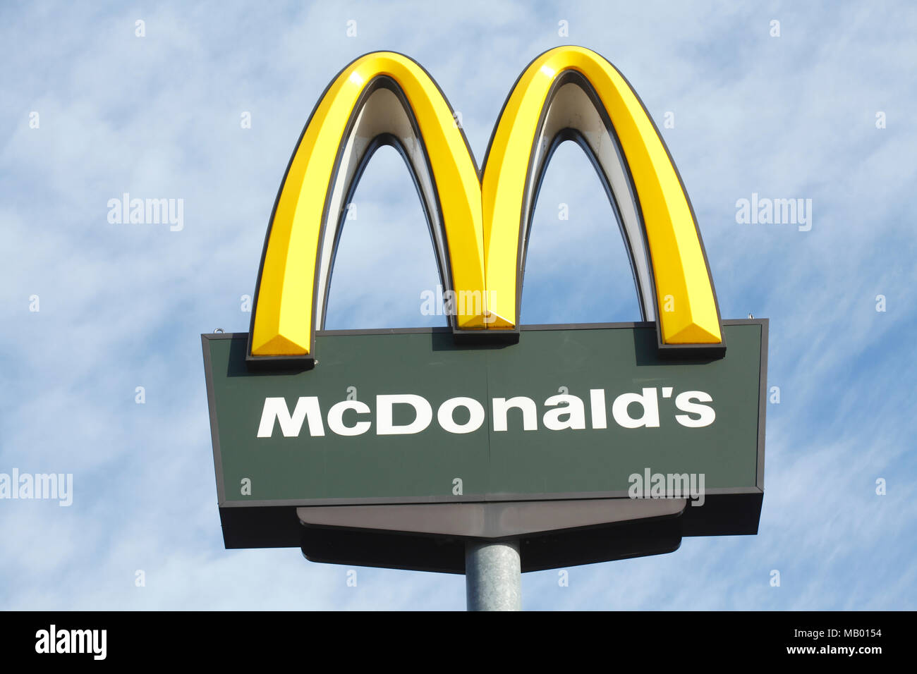 Detail Mc Donald Logo Nomer 37