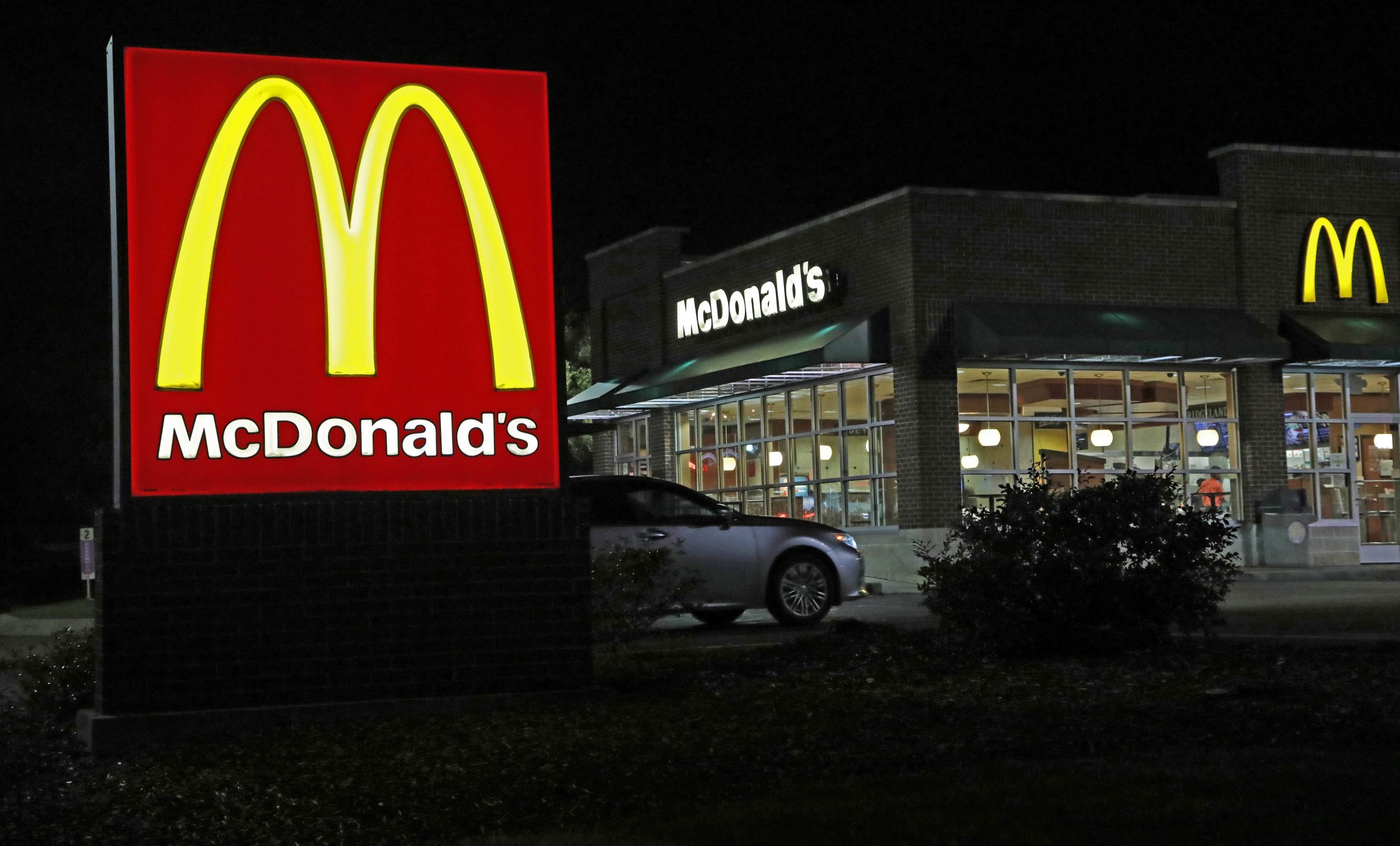 Detail Mcd Logo Nomer 30