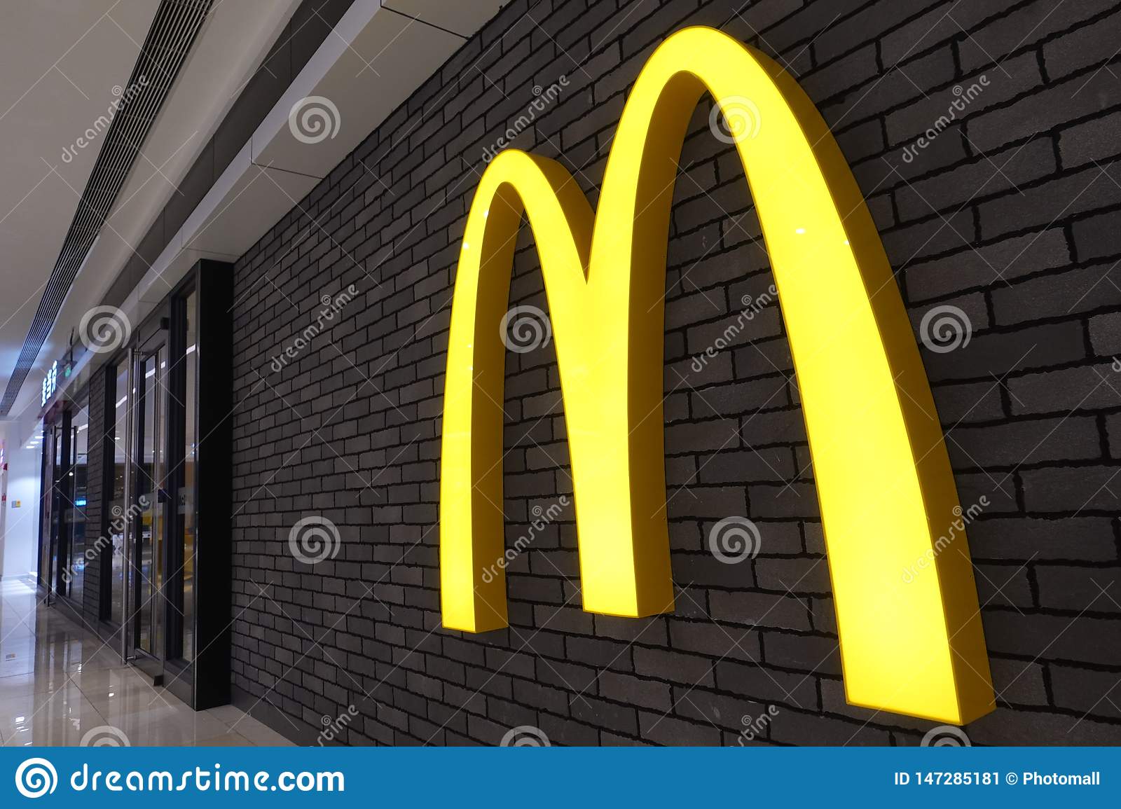 Detail Mcd Logo Nomer 45