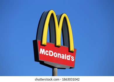 Detail Mcdonalds Logo 2020 Nomer 47