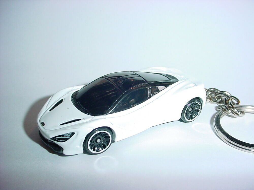 Detail Mclaren Keychain Nomer 22