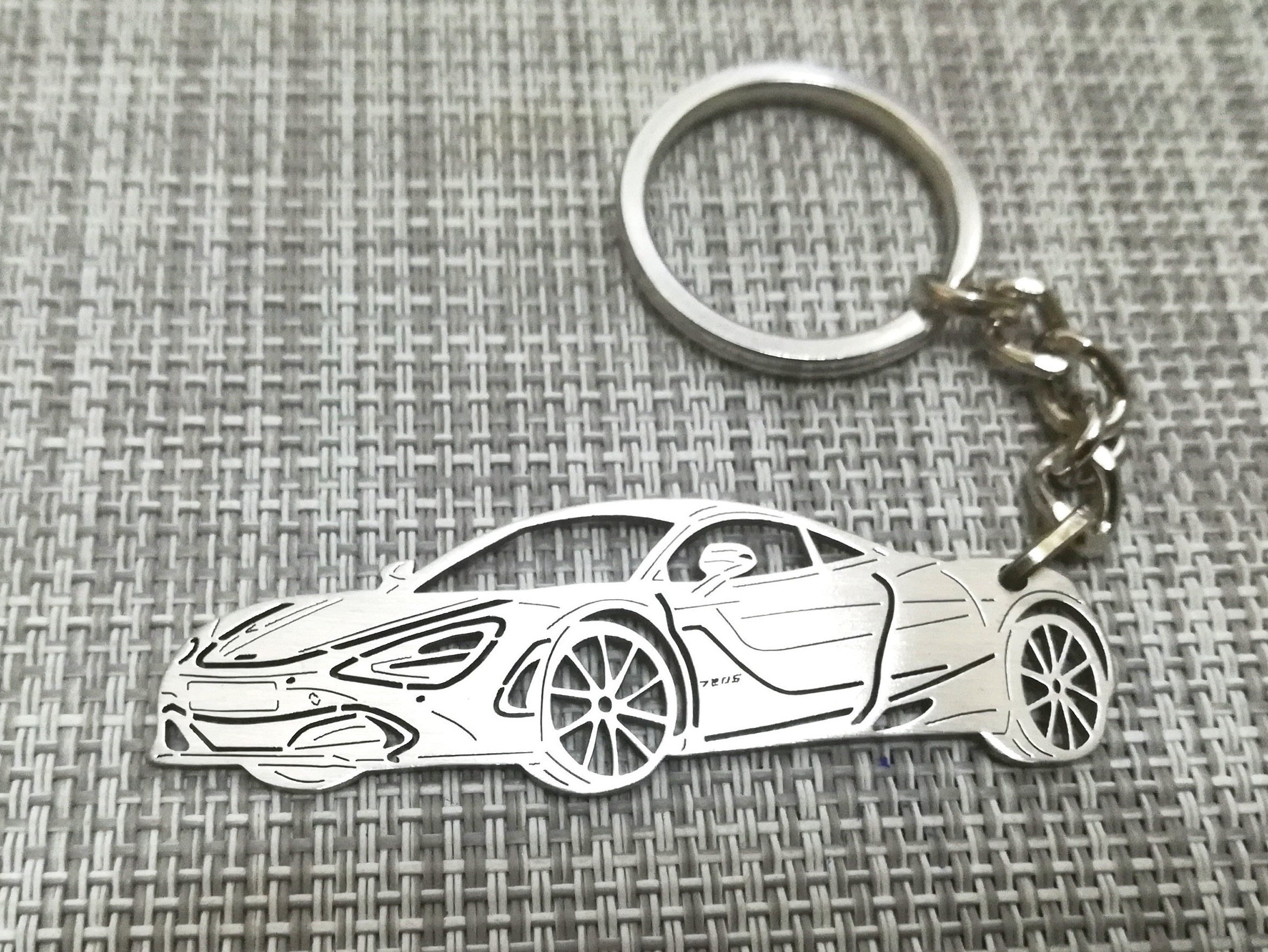 Detail Mclaren Keychain Nomer 6