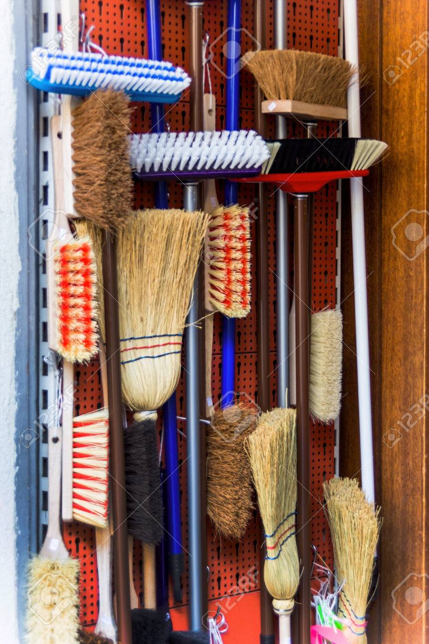 Detail Pics Of Brooms Nomer 10