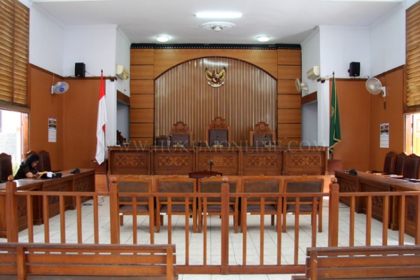 Meja Sidang Pengadilan - KibrisPDR
