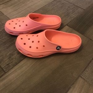 Detail Melon Colored Crocs Nomer 36