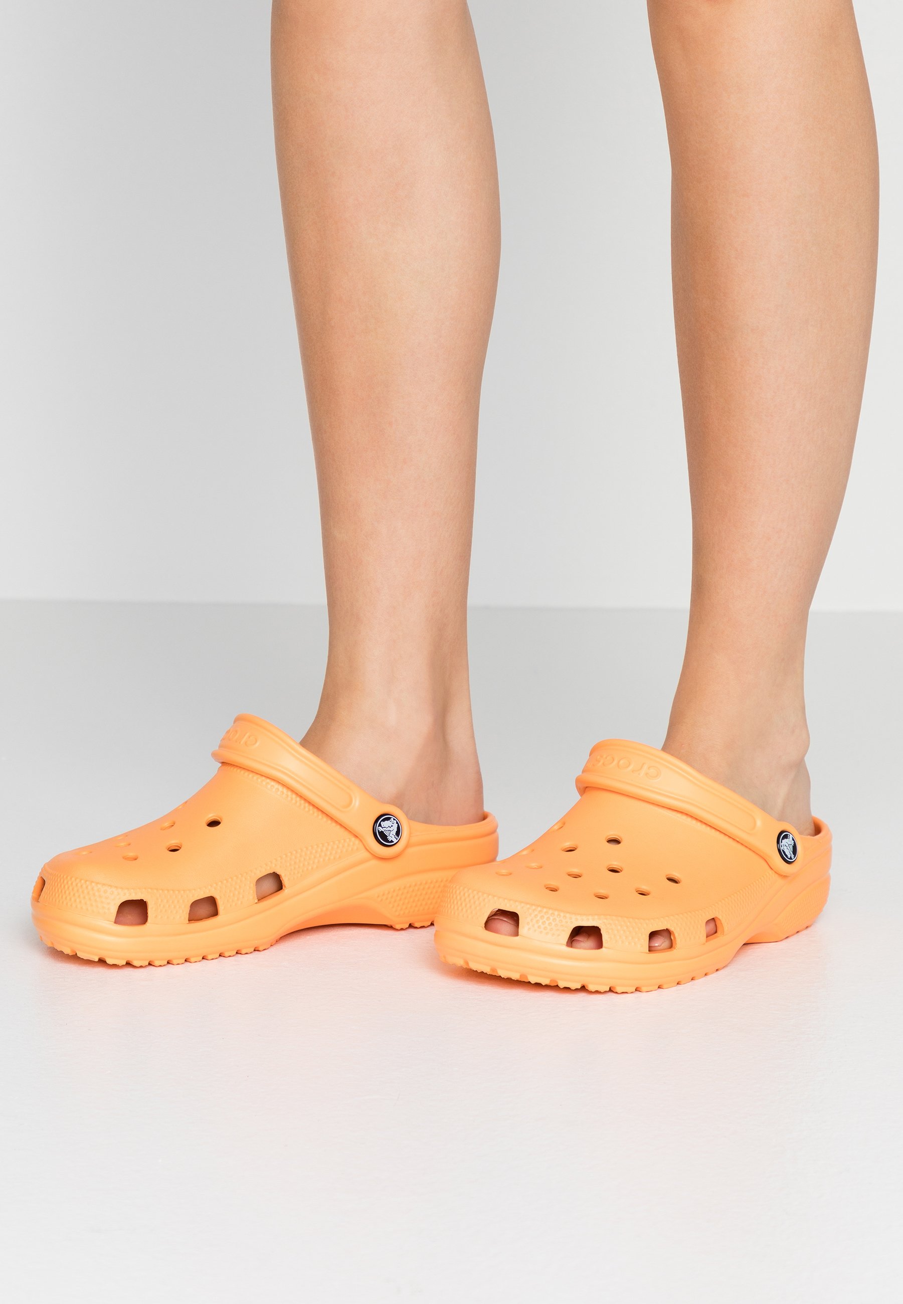 Detail Melon Crocs Nomer 52