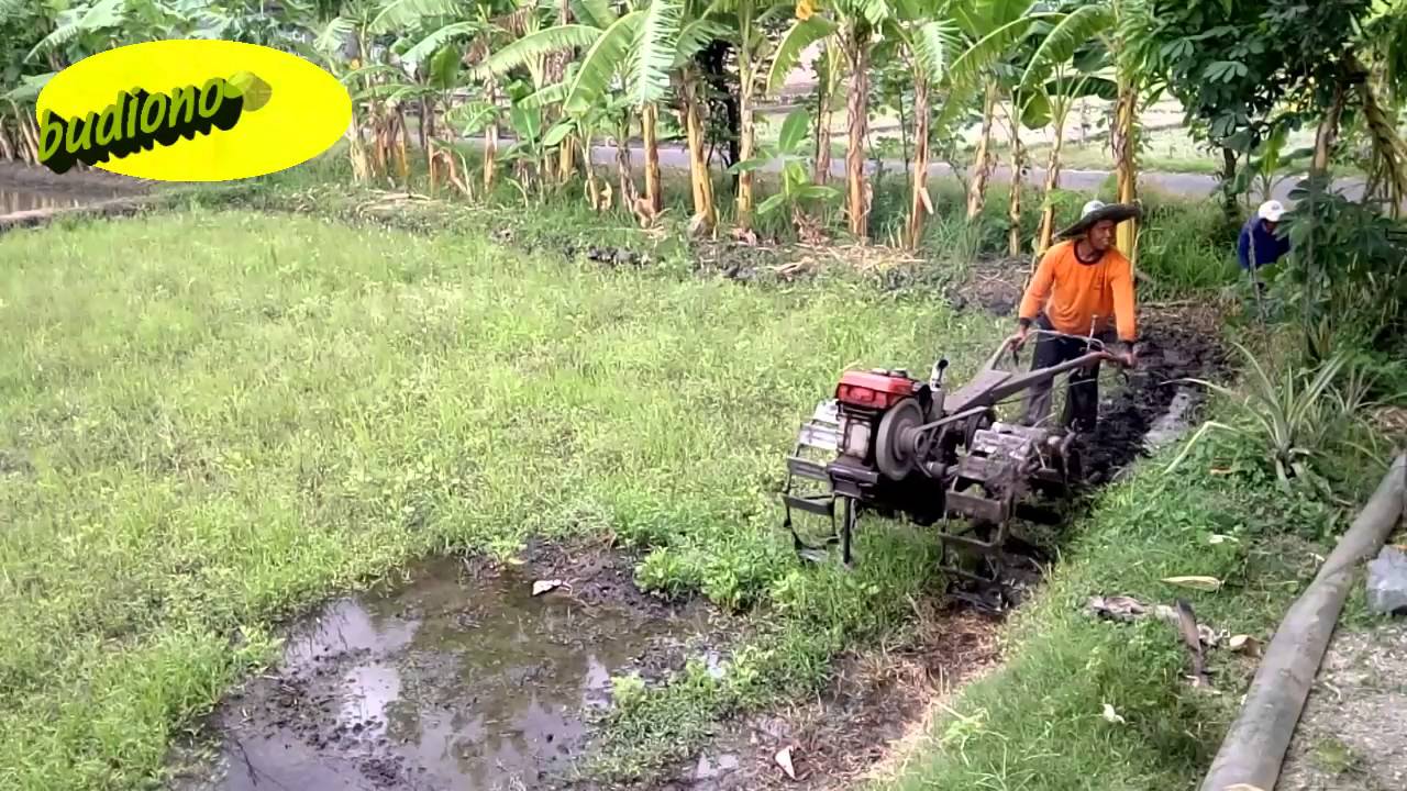 Detail Membajak Sawah Dengan Traktor Nomer 10