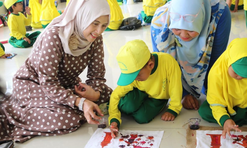 Detail Membatik Gambar Baju Untuk Anak Tk Nomer 21