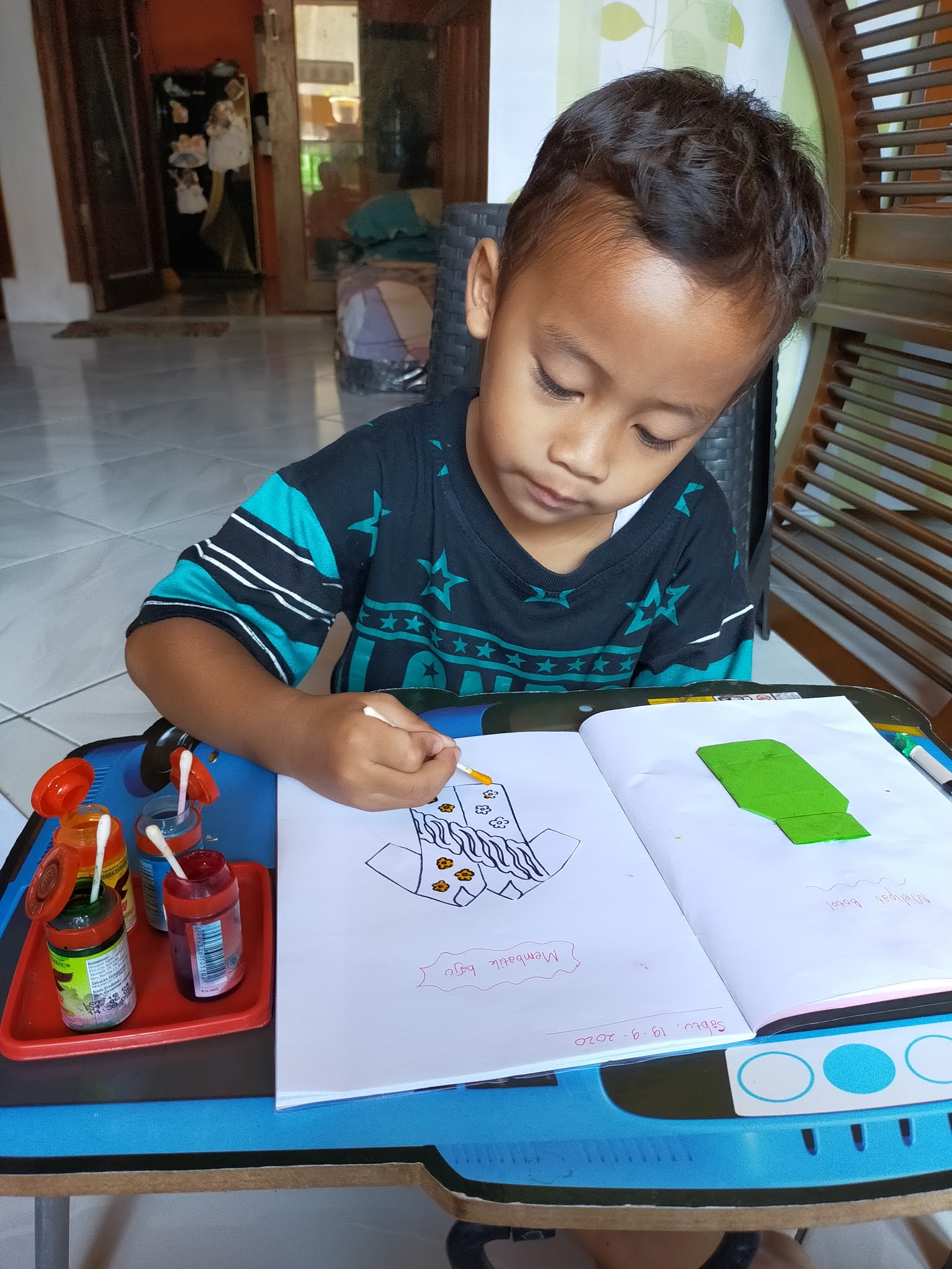 Detail Membatik Gambar Baju Untuk Anak Tk Nomer 27