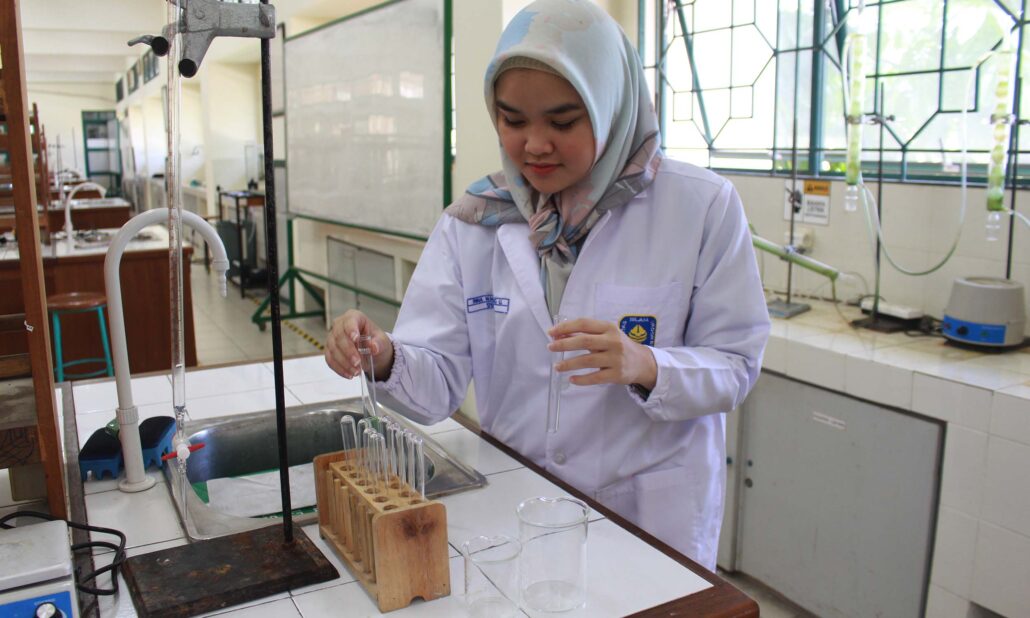 Detail Membuat Gambar Animasi Praktikum Kimia Nomer 28