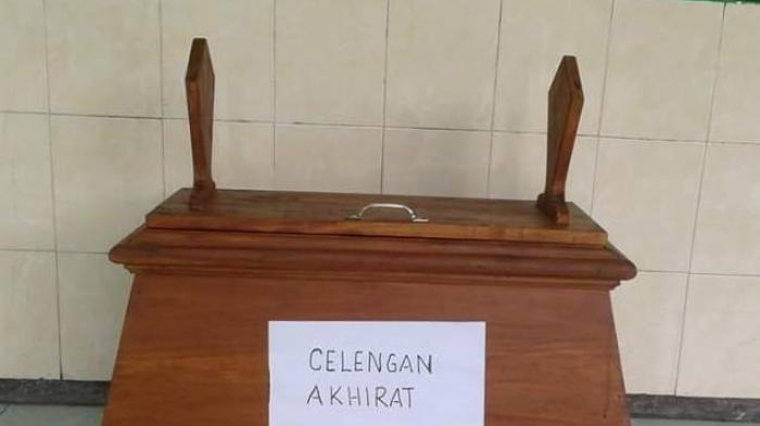 Detail Membuat Kotak Amal Dari Kayu Nomer 40