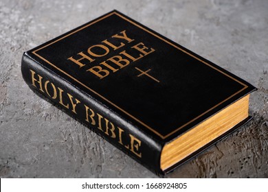 Detail Pics Of The Holy Bible Nomer 3