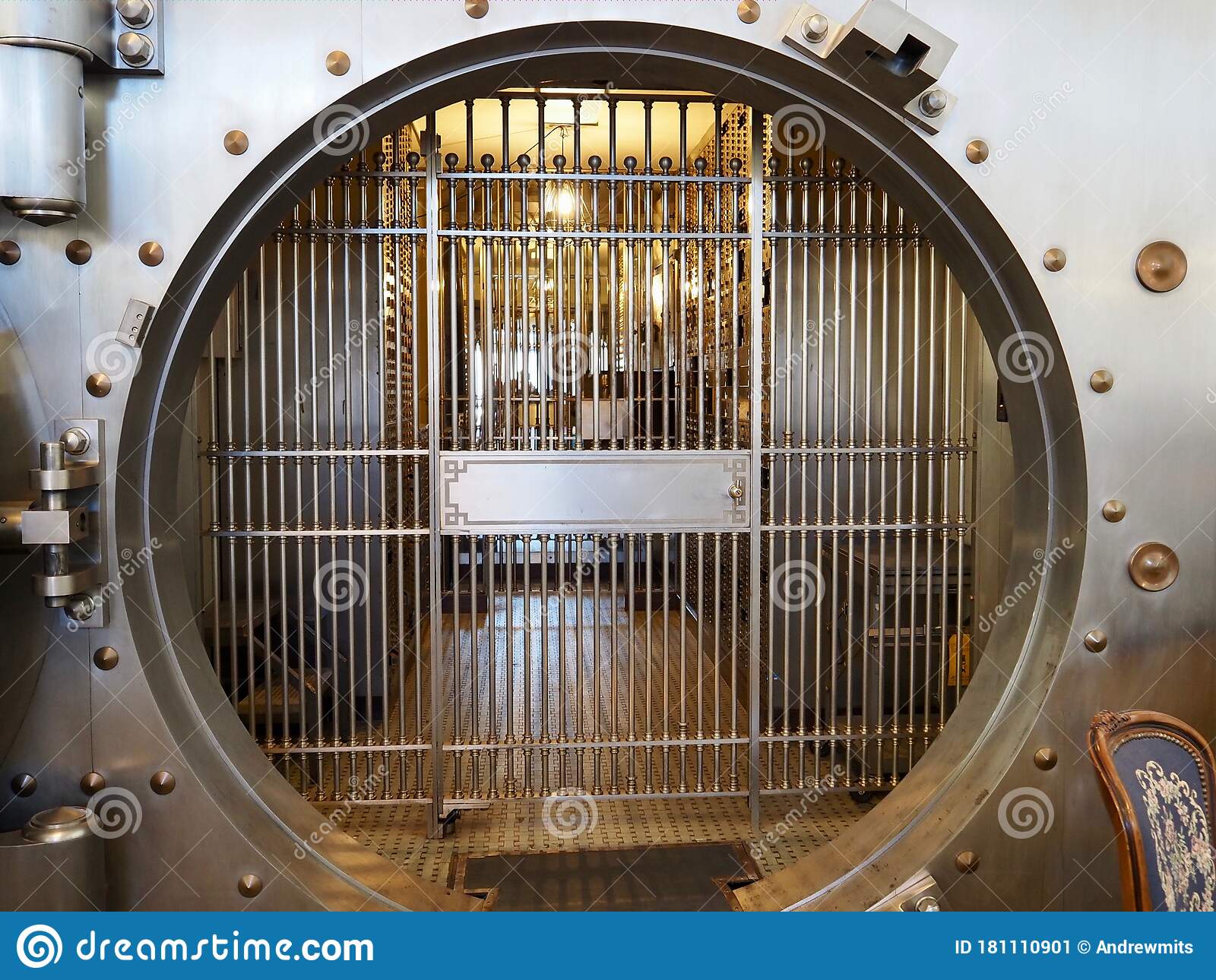 Detail Picture Of A Bank Vault Nomer 31