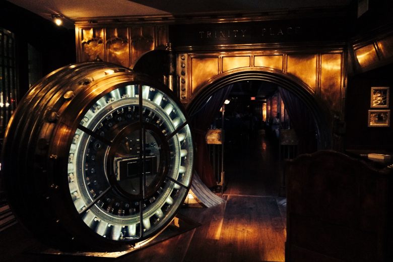 Detail Picture Of A Bank Vault Nomer 32